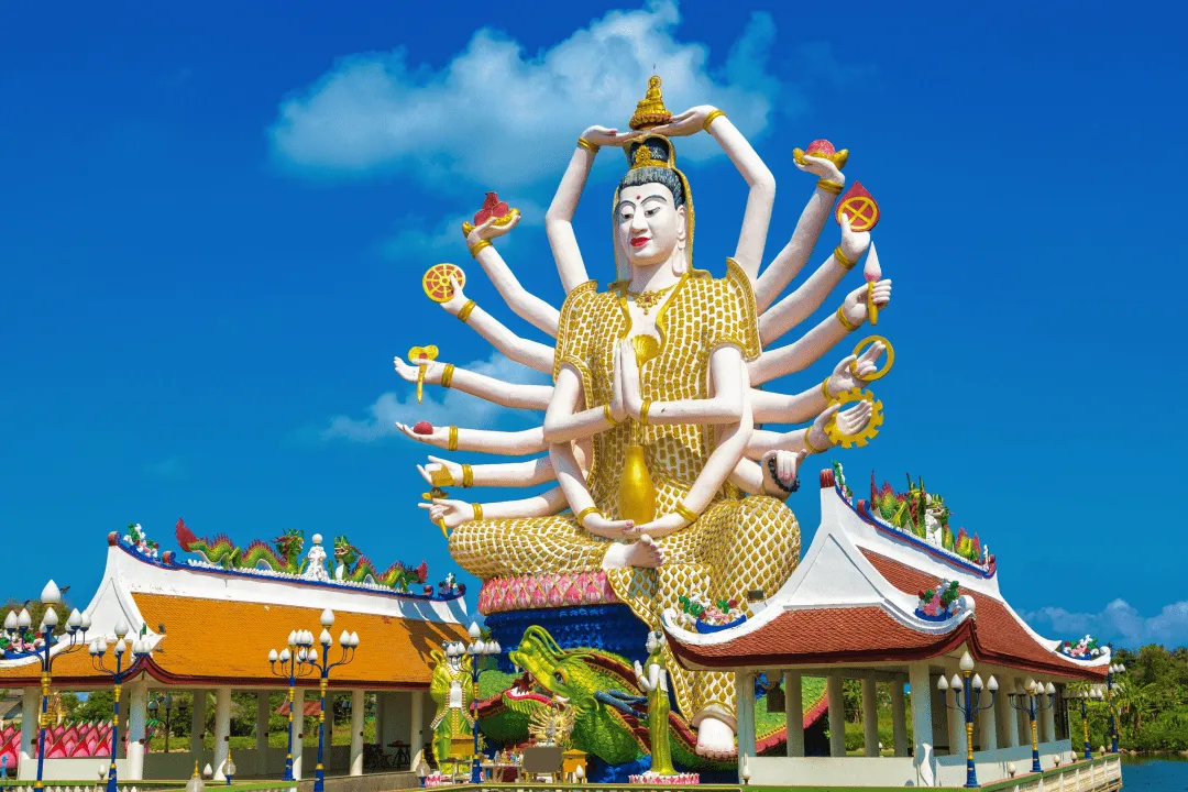 Wat Plai Laem