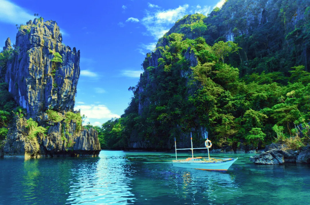 Yacht sailing past islands