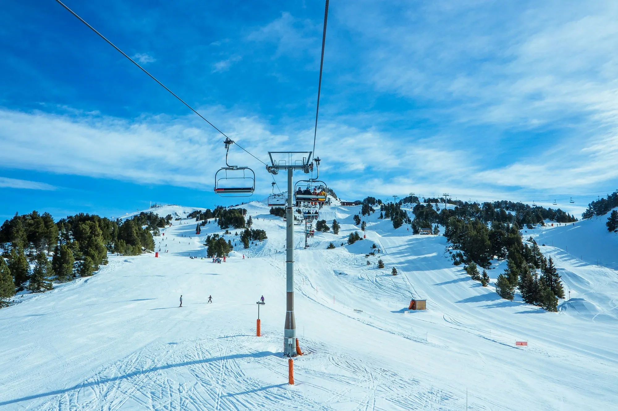 Skis or Snowboard – What to Choose for a Beginner