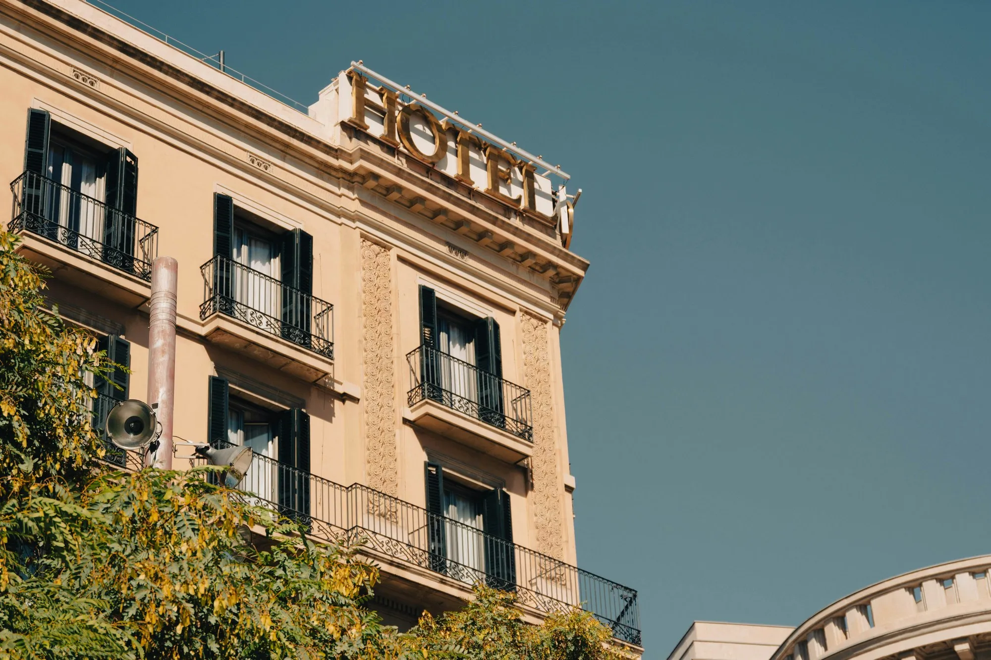 What you can and cannot take from a hotel room