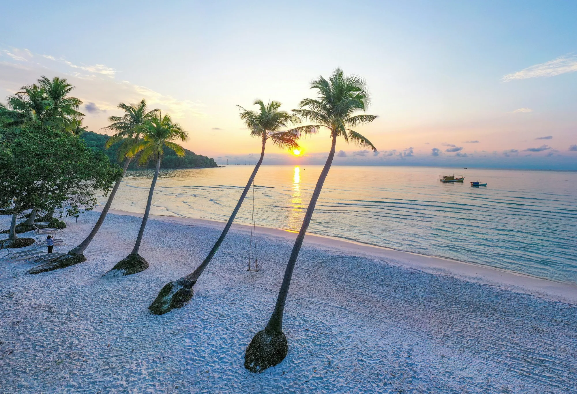 Phu Quoc or Nha Trang: Comparing and Choosing
