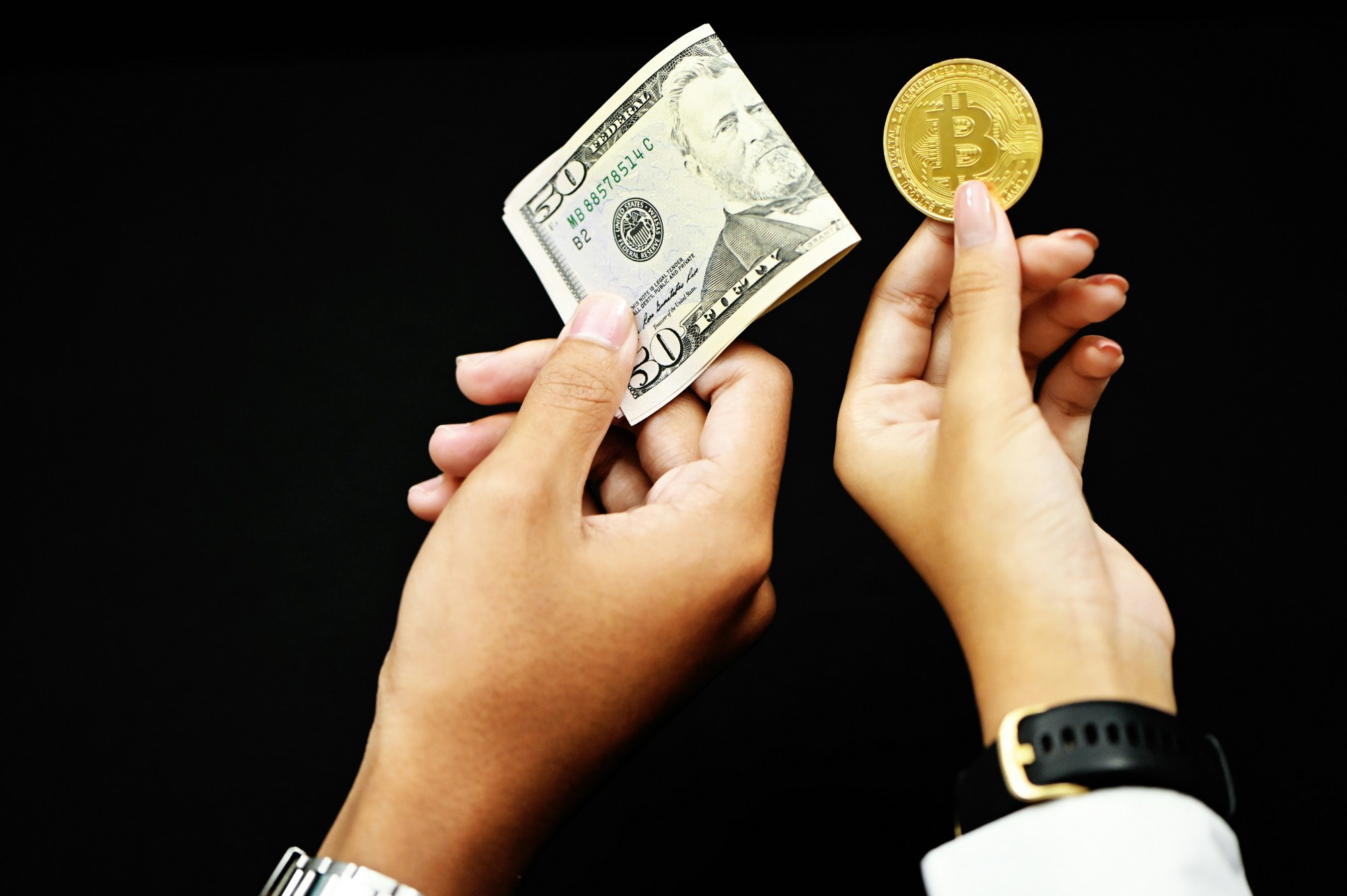 Cryptocurrency while traveling: in which countries can you pay with crypto