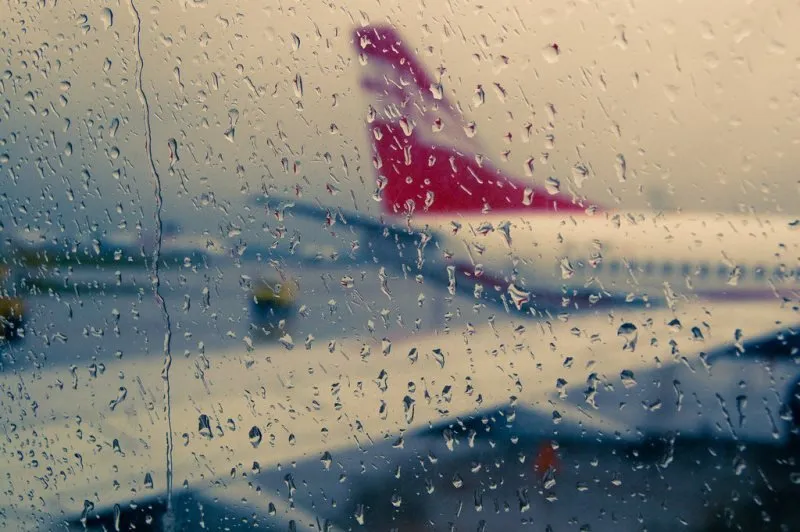 aircraft landing in rain