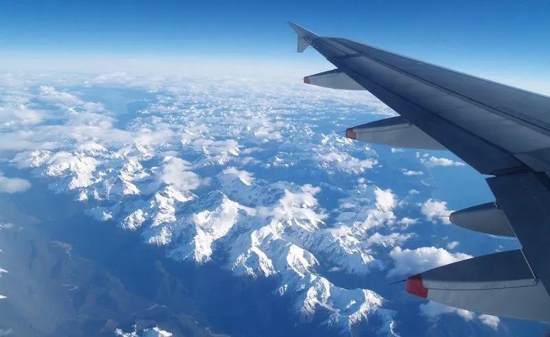 is it allowed to take photos on a plane
