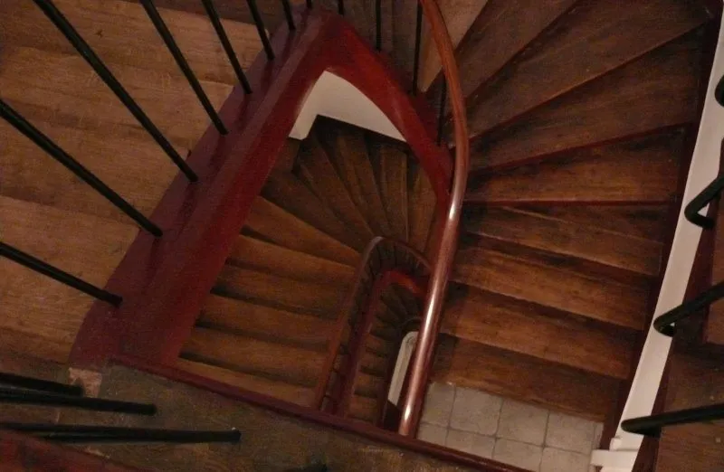 narrow staircases in Paris hotels