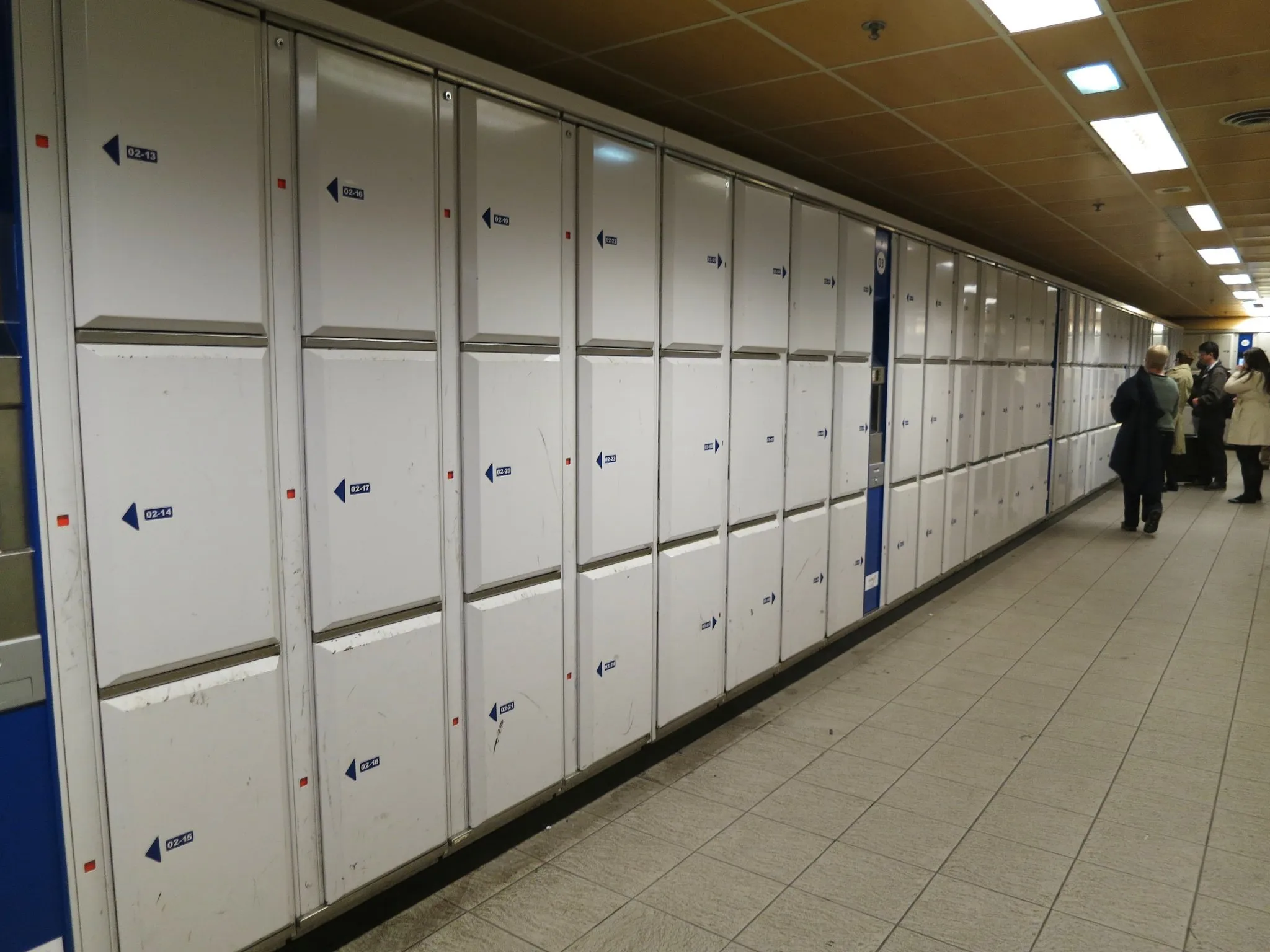 airport luggage storage