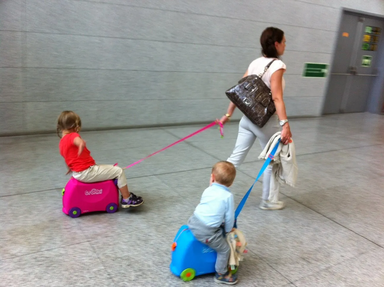 How to choose a children's suitcase?