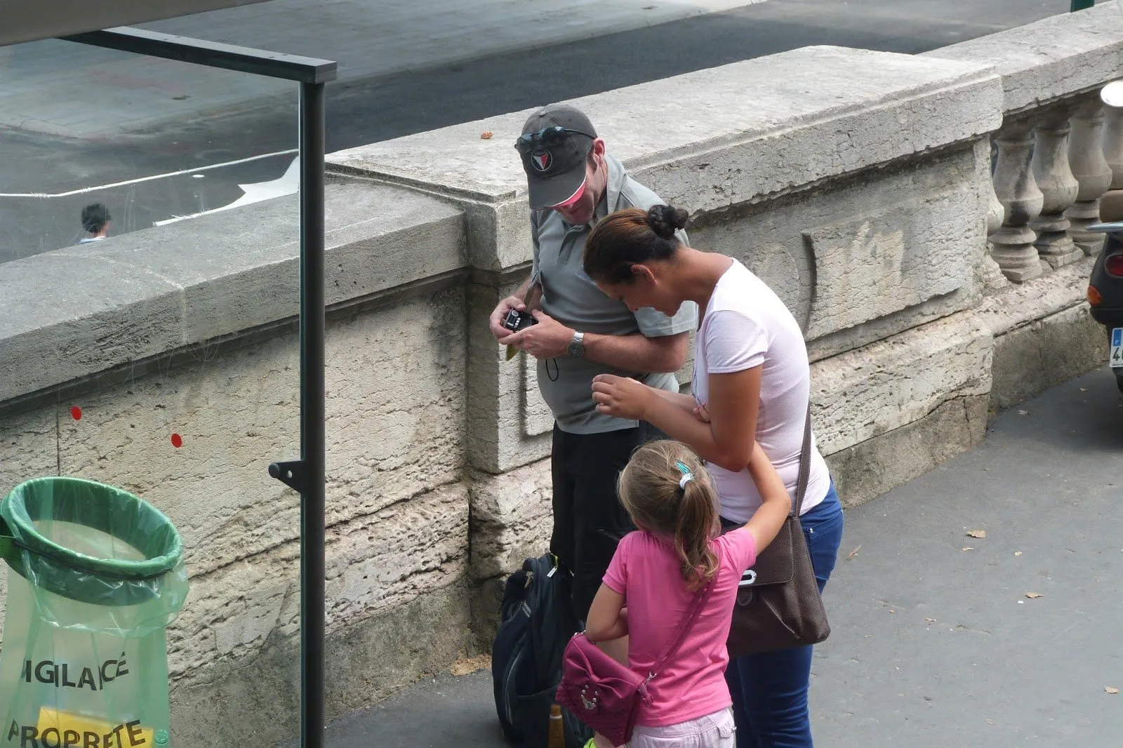 ring scam in Paris