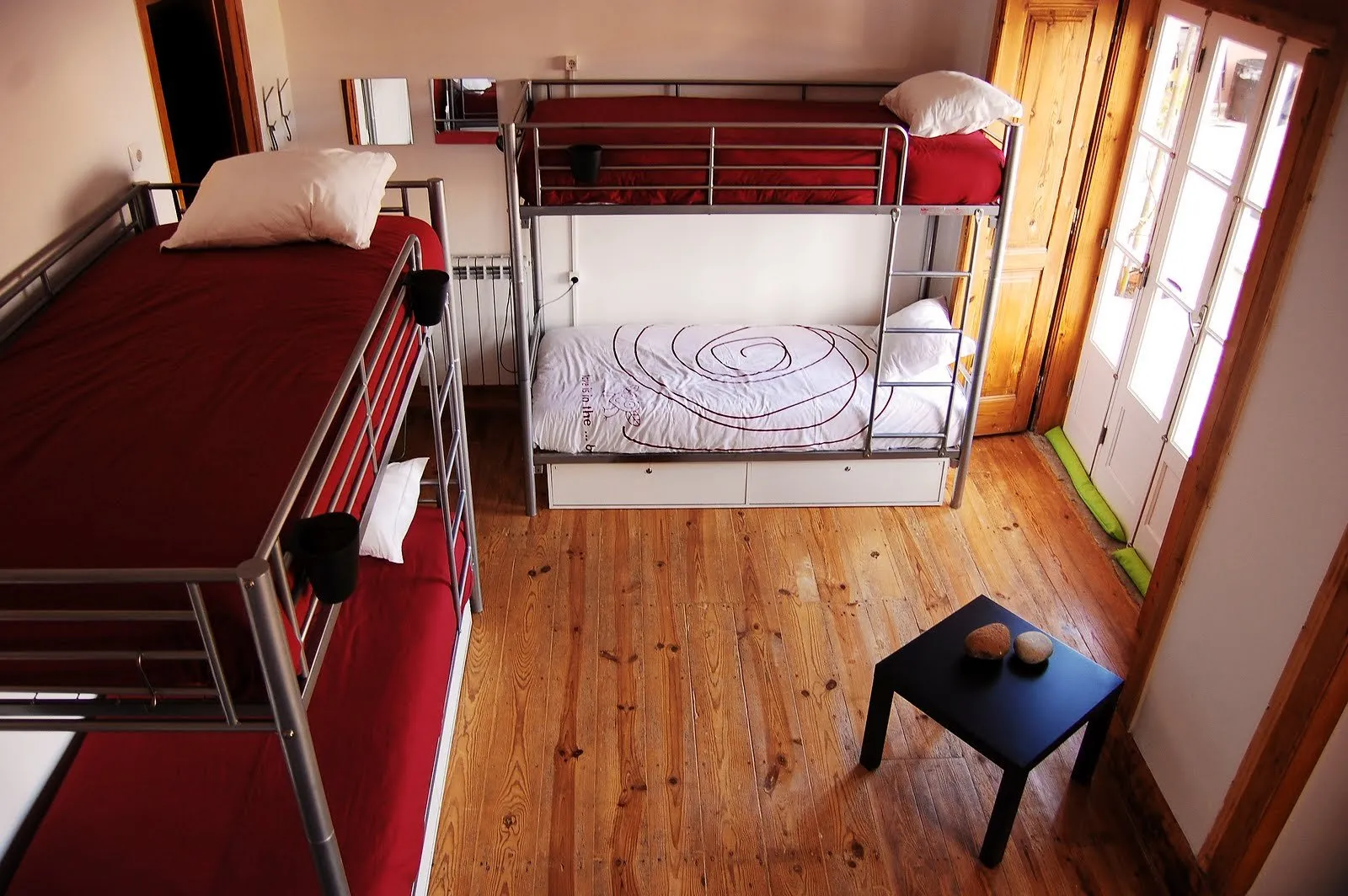 How to behave in a hostel. Unspoken rules of etiquette
