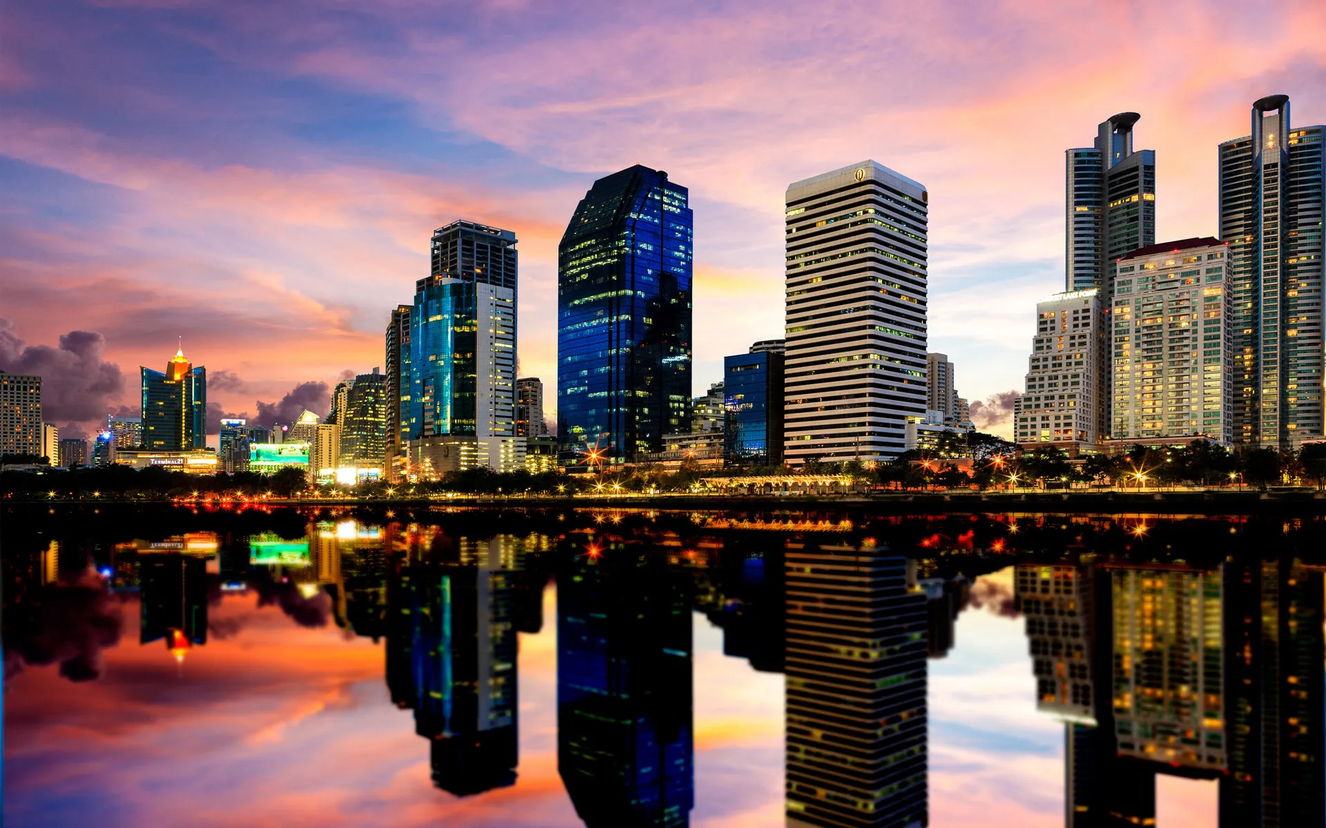How to buy a cheap flight ticket to Bangkok