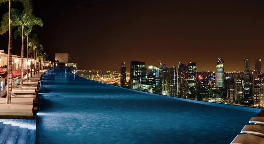 rooftop infinity pool of Marina Bay Sands hotel