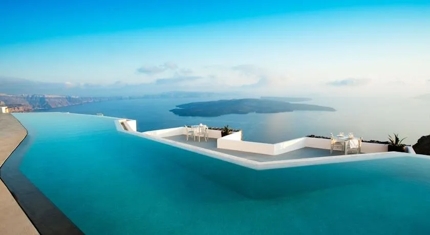infinity pool of Grace Santorini hotel