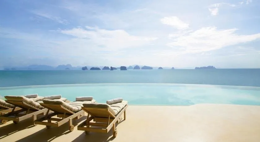 infinity pool of Six Senses Yao Noi hotel