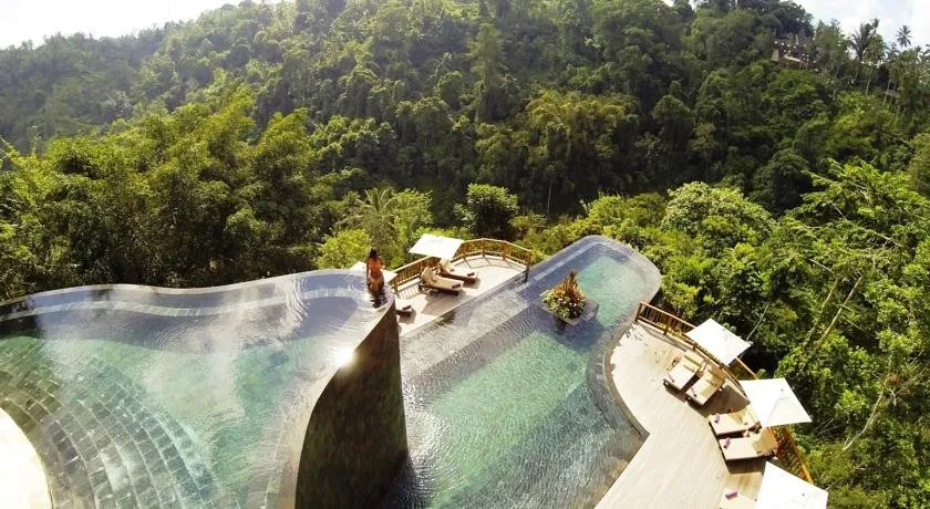 infinity pool of Hanging Gardens Ubud hotel