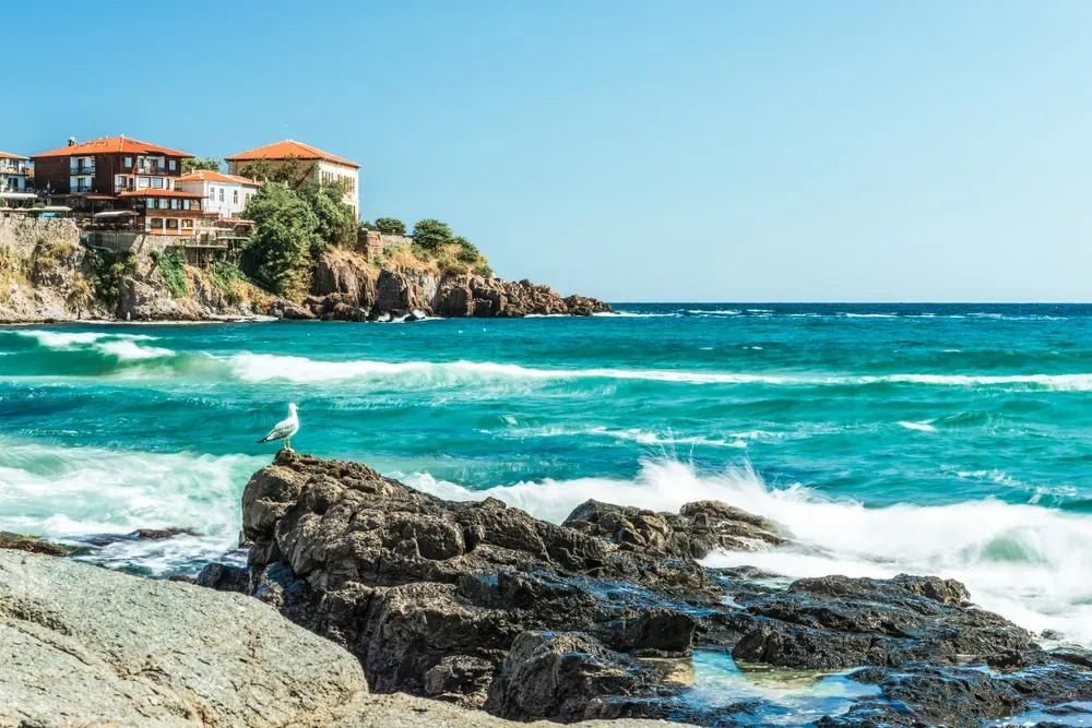 Life in Burgas: how to relax cheaply and not become a victim of fraud