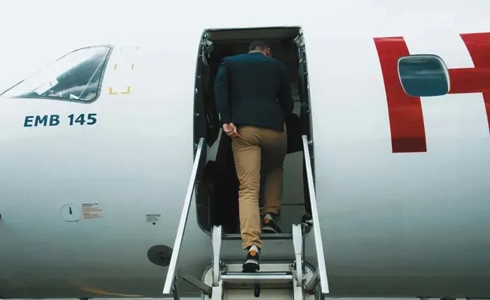 Free onboard services: what to ask a flight attendant for