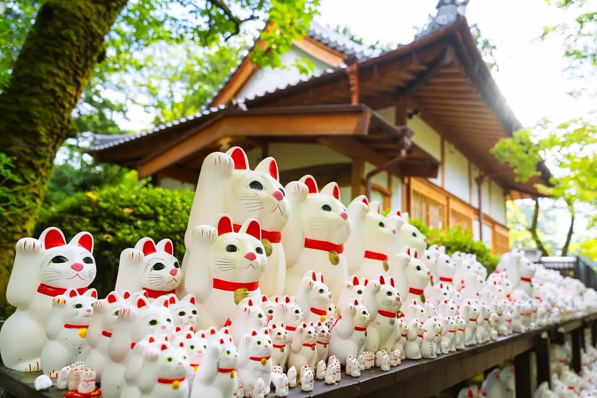 Maneki-neko cats