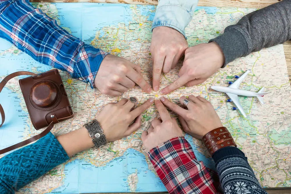 How to organize a trip for a large group