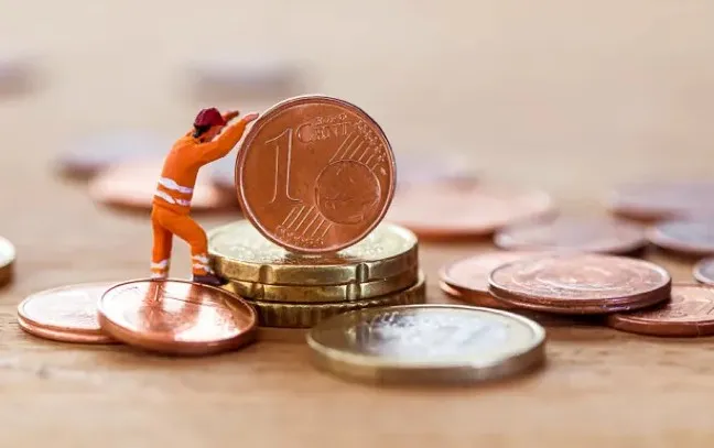 Where and how much to tip?