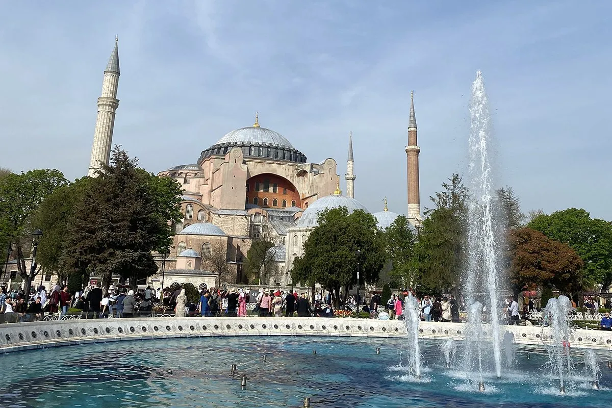 Fountain in front of the palace in Istanbul