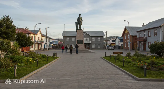 Arturo Prat Main Square