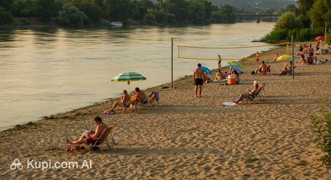 Lapos Riverside Beach