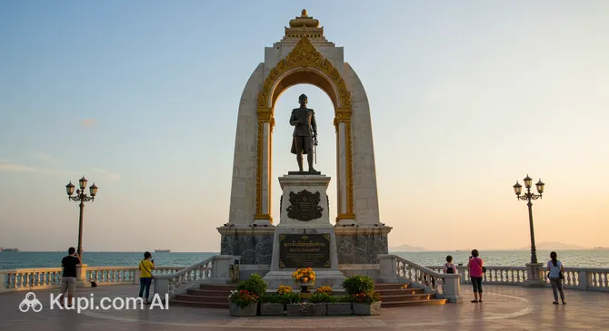 Prince of Chumphon Monument